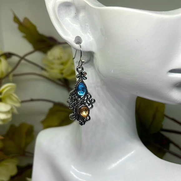 Jewelry - Silver and Crystal Filagree Fashion Earrings